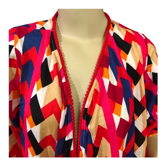 Curations Pink-Geo Printed Topper with an Asymmetrical / Shark Bite Hem. New! - Picture 4 of 6